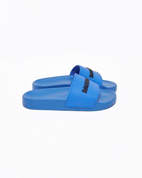 Balenciaga logo-embossed pool slides